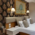 Hotell Queen 4*
