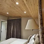 Hotell Queen 4*