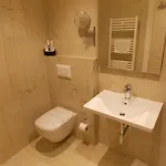 Hotell Queen 4*