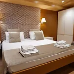 Hotell Queen 4*