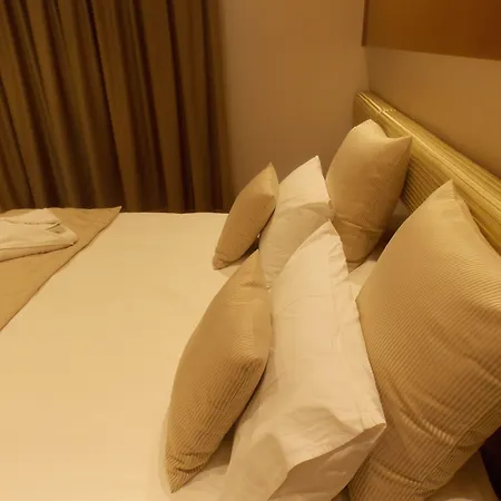 Queen Hotel 4*