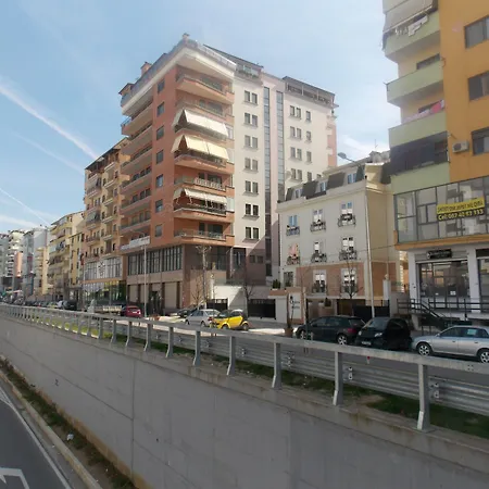 Queen Hotel Selitë e Vogël