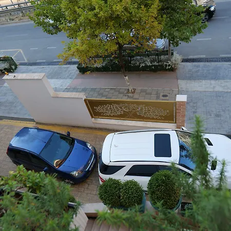 Queen 4* Selitë e Vogël