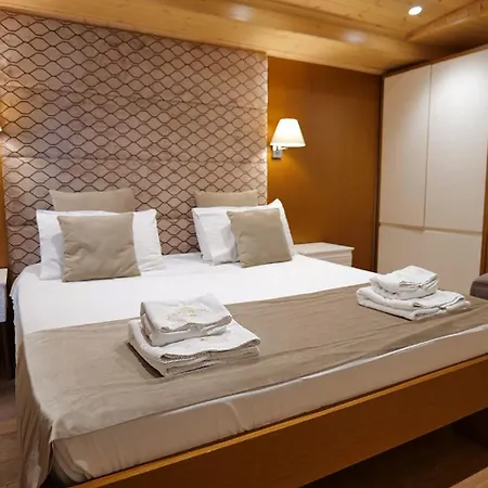 Hotel Queen 4*