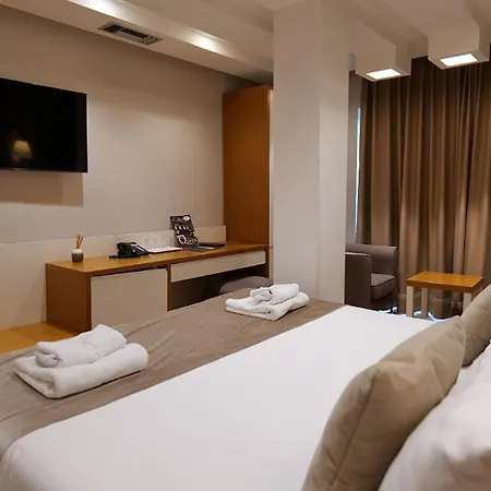 Queen 4* Selitë e Vogël