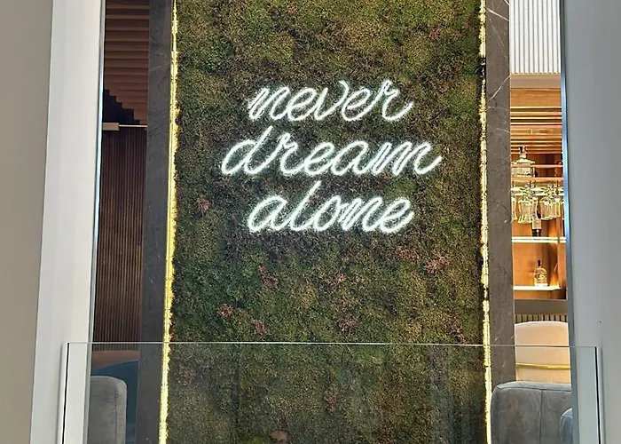 Queen Hotell Selitë e Vogël