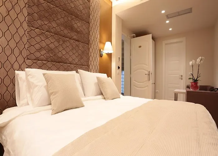 Queen Hotell Selitë e Vogël