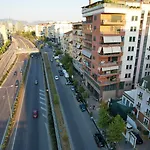 Queen 4* Selitë e Vogël