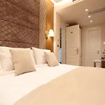 Queen Hotel Selitë e Vogël
