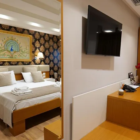 Hotel Queen Hotel 4*