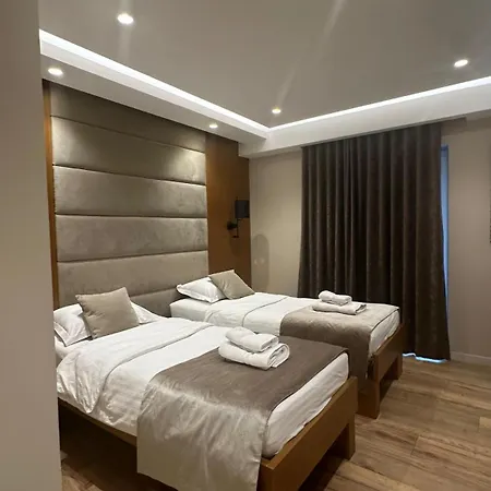 Hotel Queen Hotel 4*