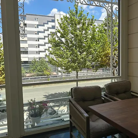 Queen Hotel Selitë e Vogël