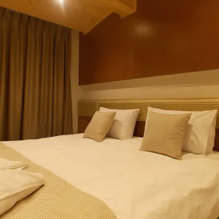 Queen 4* Selitë e Vogël