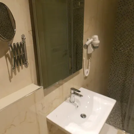 Hotel Queen