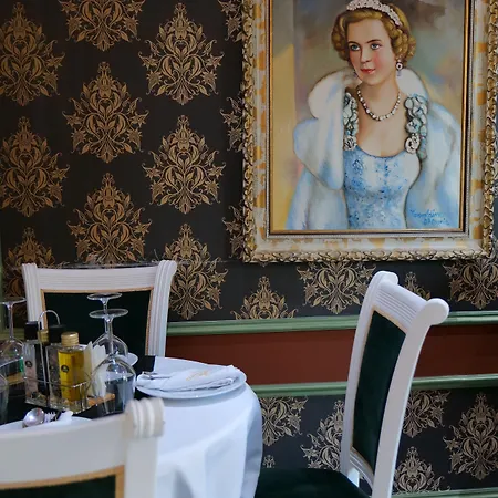 Hotel Queen Selitë e Vogël