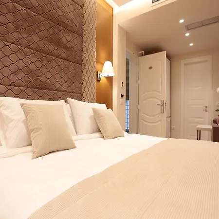 Queen Hotel Selitë e Vogël