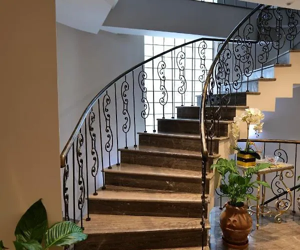 Queen 4* Selitë e Vogël