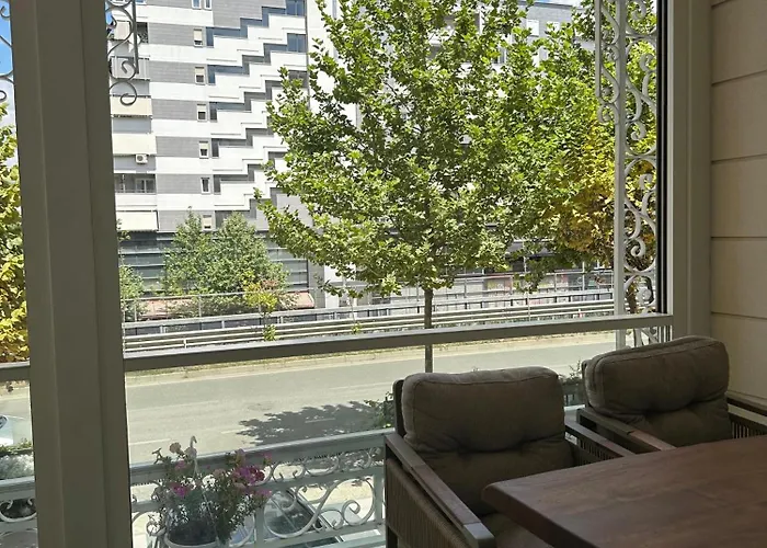 Queen Hotel Selitë e Vogël