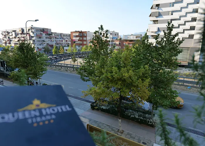 Queen 4* Selitë e Vogël